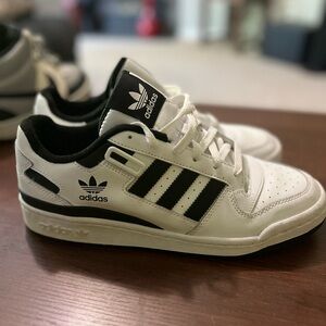 Nice adidas mens shoes 9.5